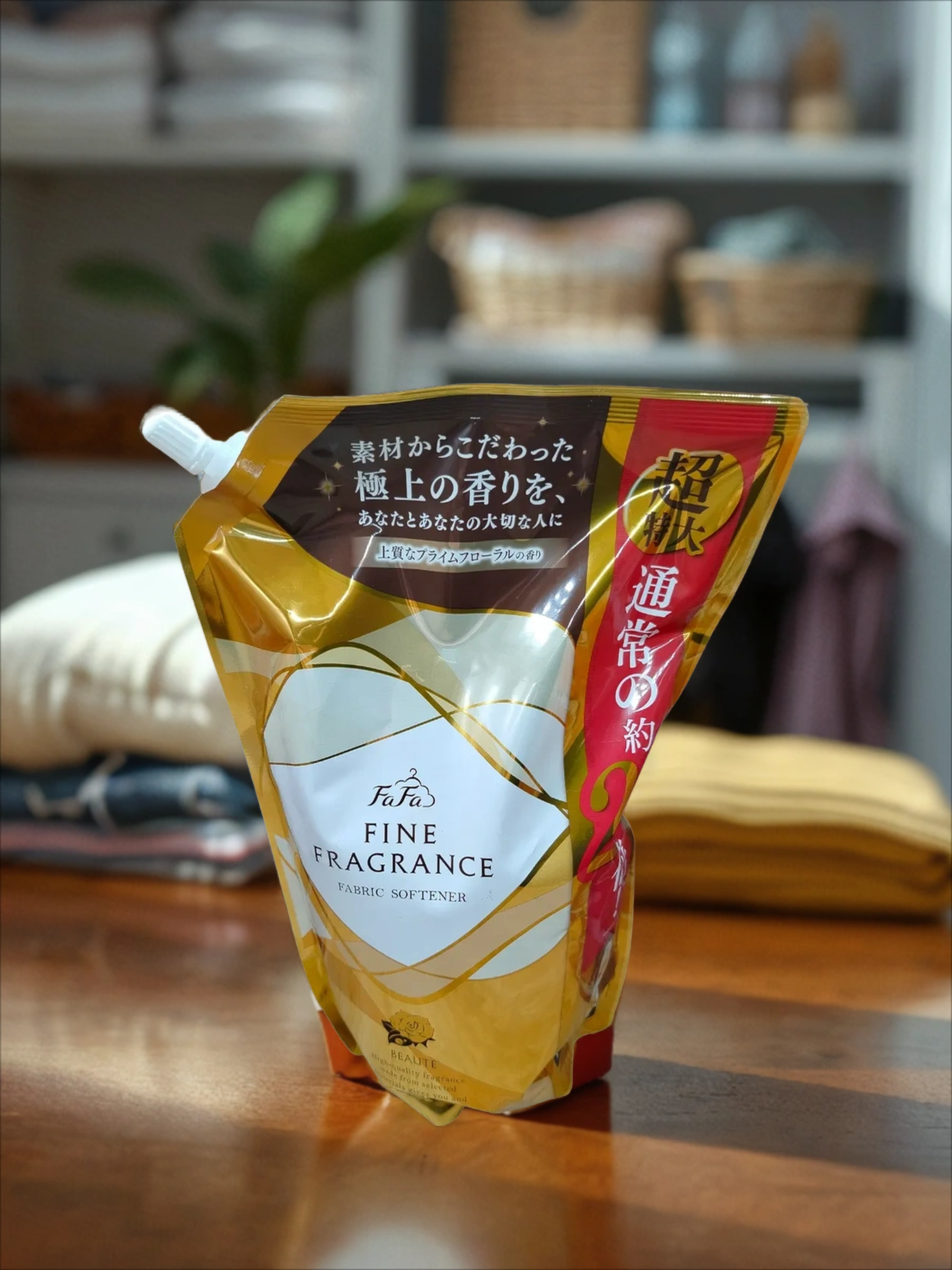 Nissan FaFa Fine Fragrance Beaute Кондиционер для белья с антистатическим эффектом и ароматом цветов, мускуса и сандалового дерева 1440 мл в мягкой упаковке