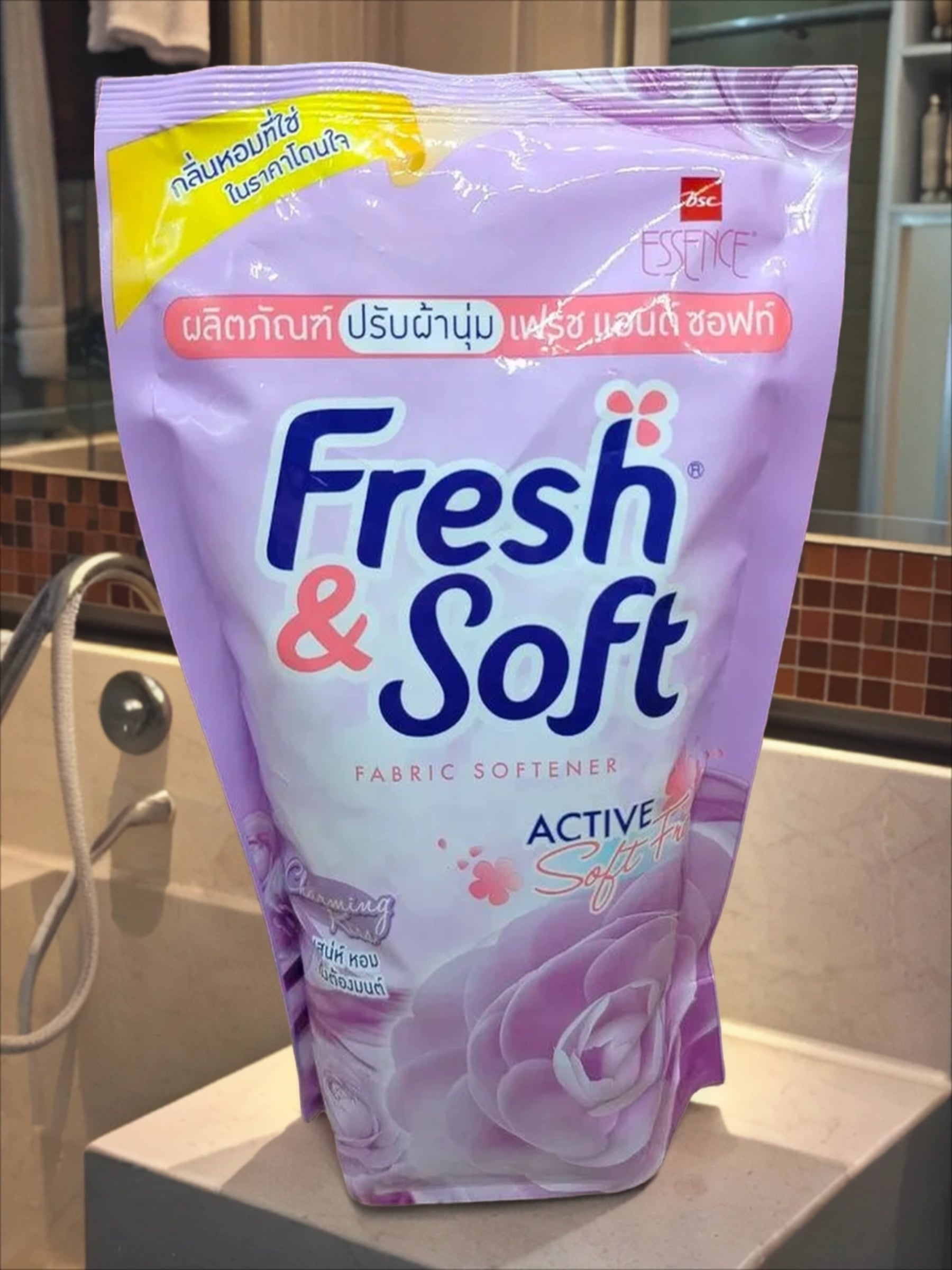 Lion Essence Fresh&Soft Charming Kiss Кондиционер для белья Очаровательный поцелуй 500 мл запасной блок