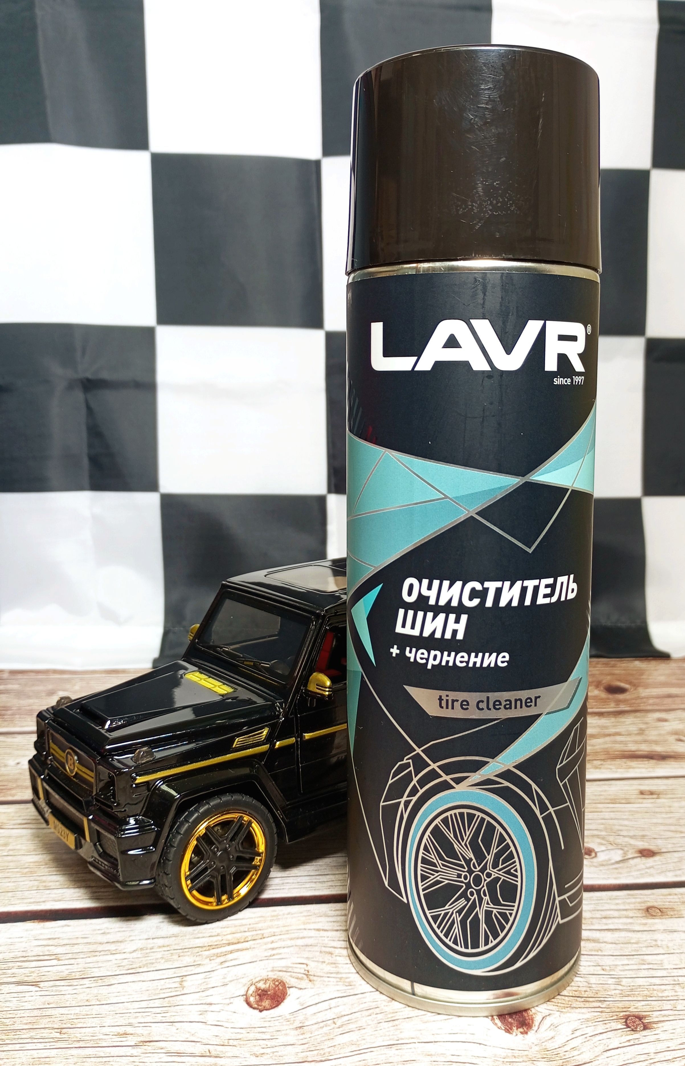 LAVR Foam Tire Cleaner Аэрозоль-пена для очистки и чернения шин 650 мл