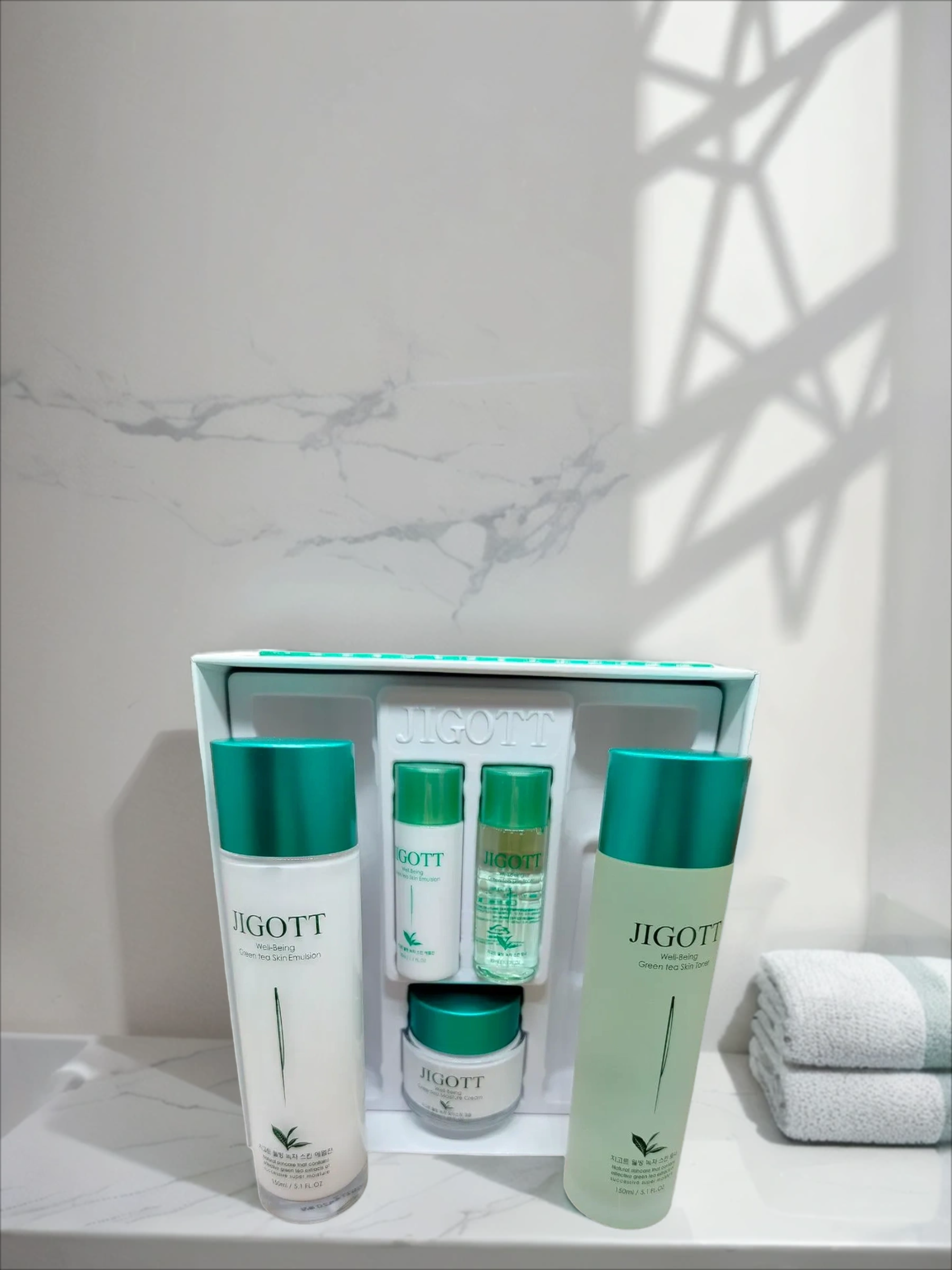 Jigott Набор для ухода за лицом Well-Being Green Tea Skin Care 3SET Крем для лица 50 мл + Тонер 150+30 мл + Лосьон 150+30 мл