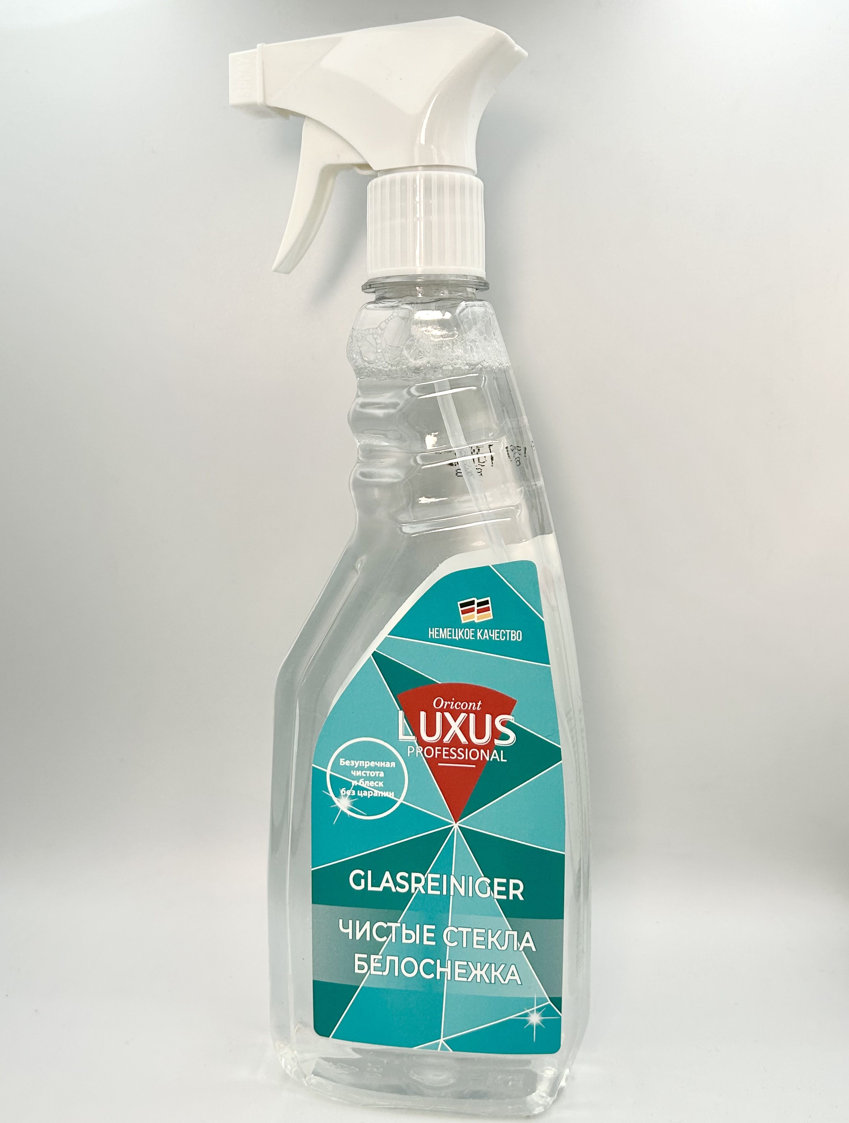 Luxus Professional Чистящее средство для стекол и пластмасс Белоснежка с антистатиком 500 мл с распылителем