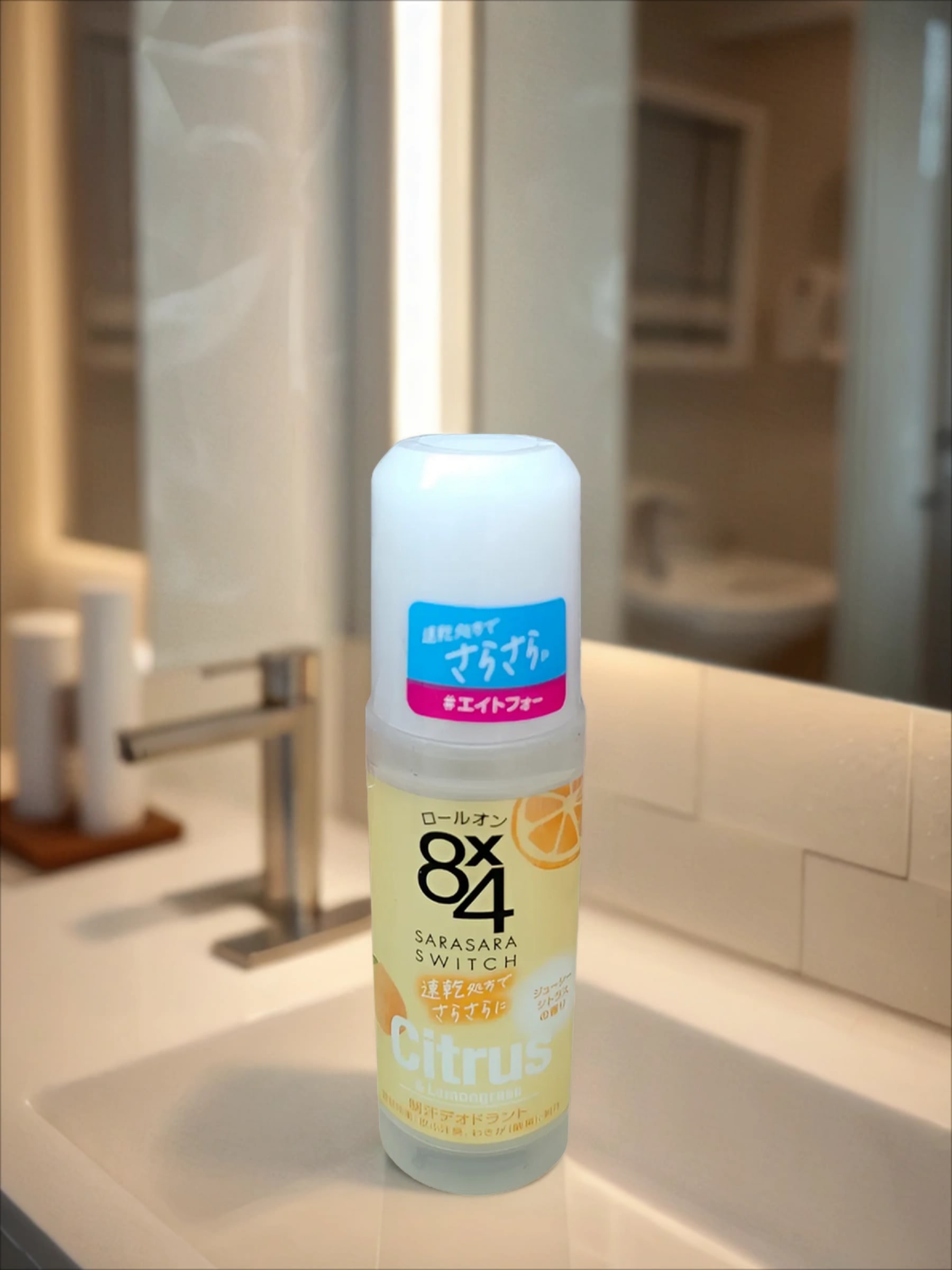 Kao 8x4 Sarasara Swich Citrus & Lemongrass Роликовый дезодорант-антиперсперспирант Цитрус-лемонграсс 45 мл