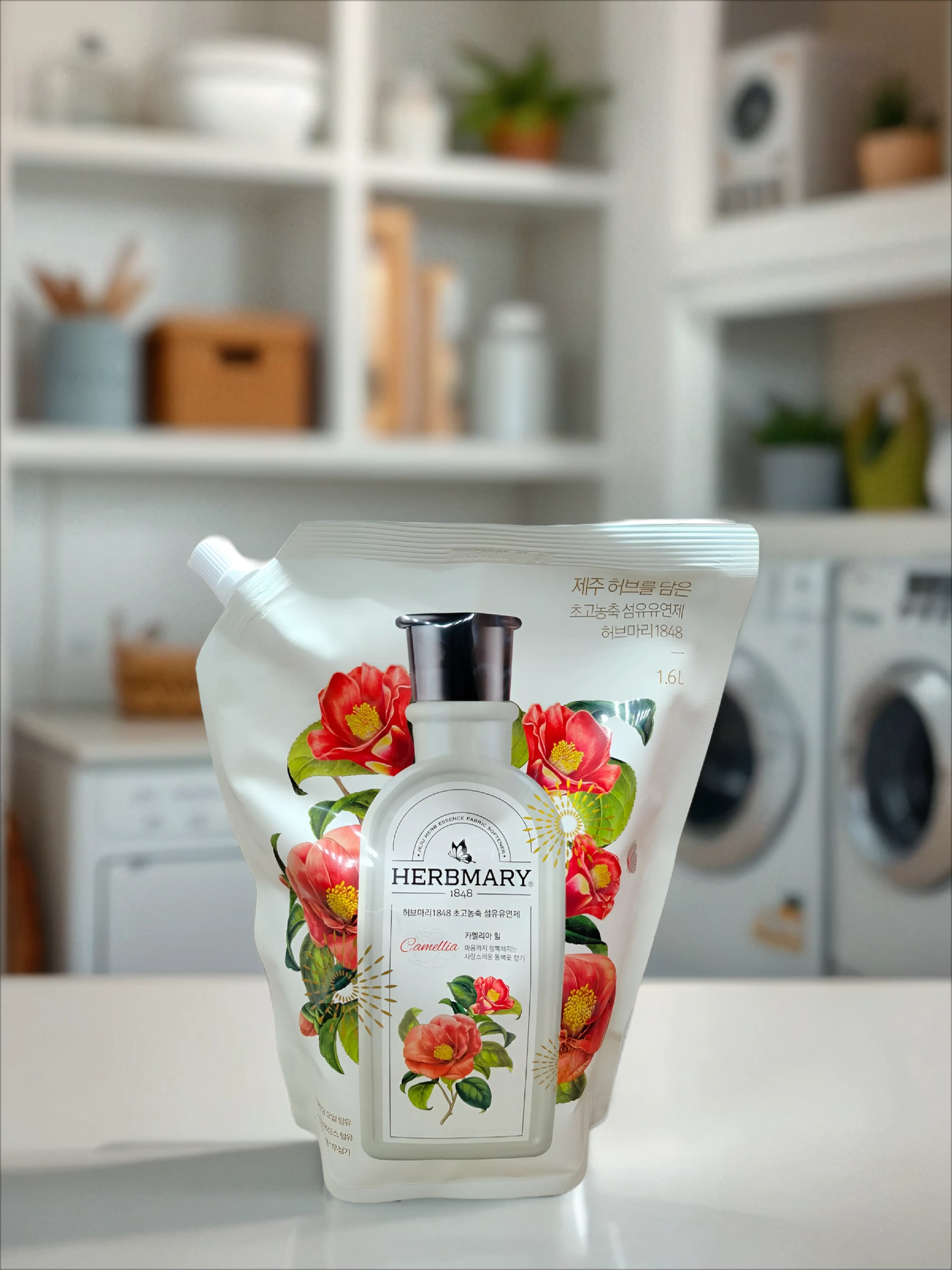 Aekyung HerbMary Camellia Кондиционер для белья Камелия 1.6 л в мягкой упаковке