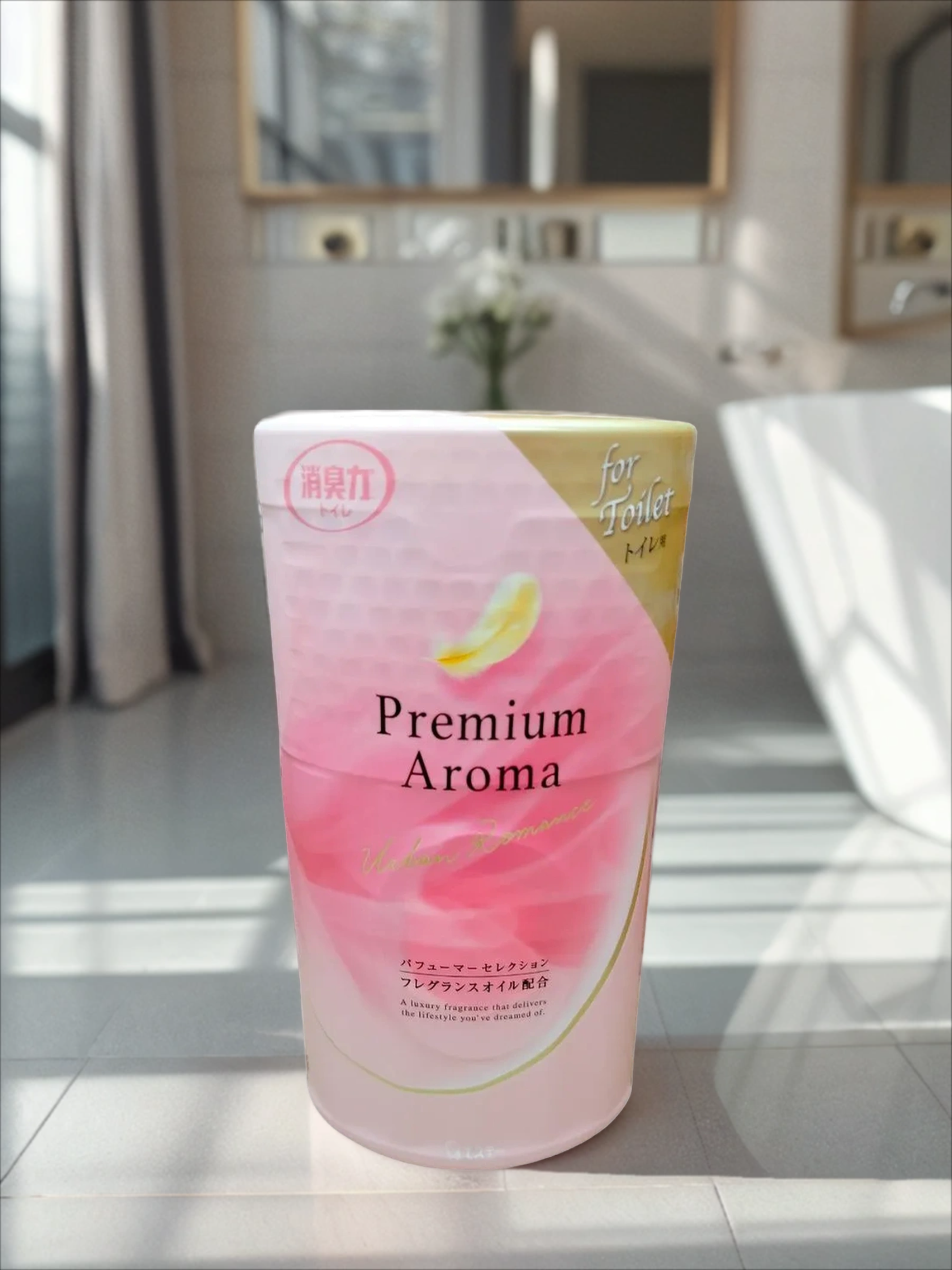 ST Shoushuuriki Premium Aroma Жидкий дезодорант–ароматизатор для туалета с роскошным парфюмерным ароматом цветов и фруктов 400 мл