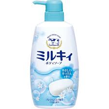 Cow Brand Milky body soap Жидкое мыло для тела с керамидами и молочными протеинами аромат цветочного мыла 550 мл
