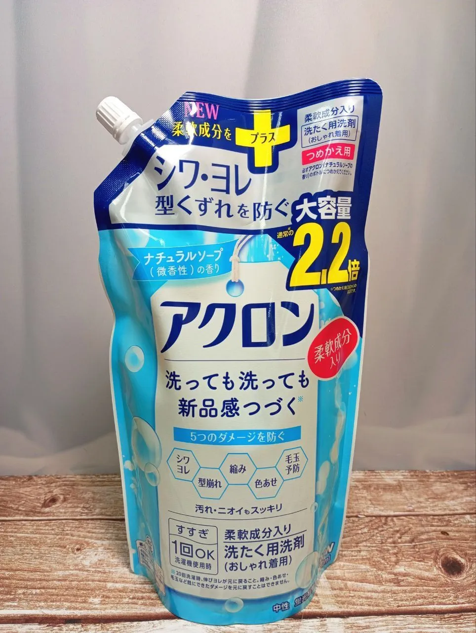 Lion Acron Natural Soap Средство для стирки деликатных тканей с нежным ароматом цветочного мыла 850 мл в мягкой упаковке