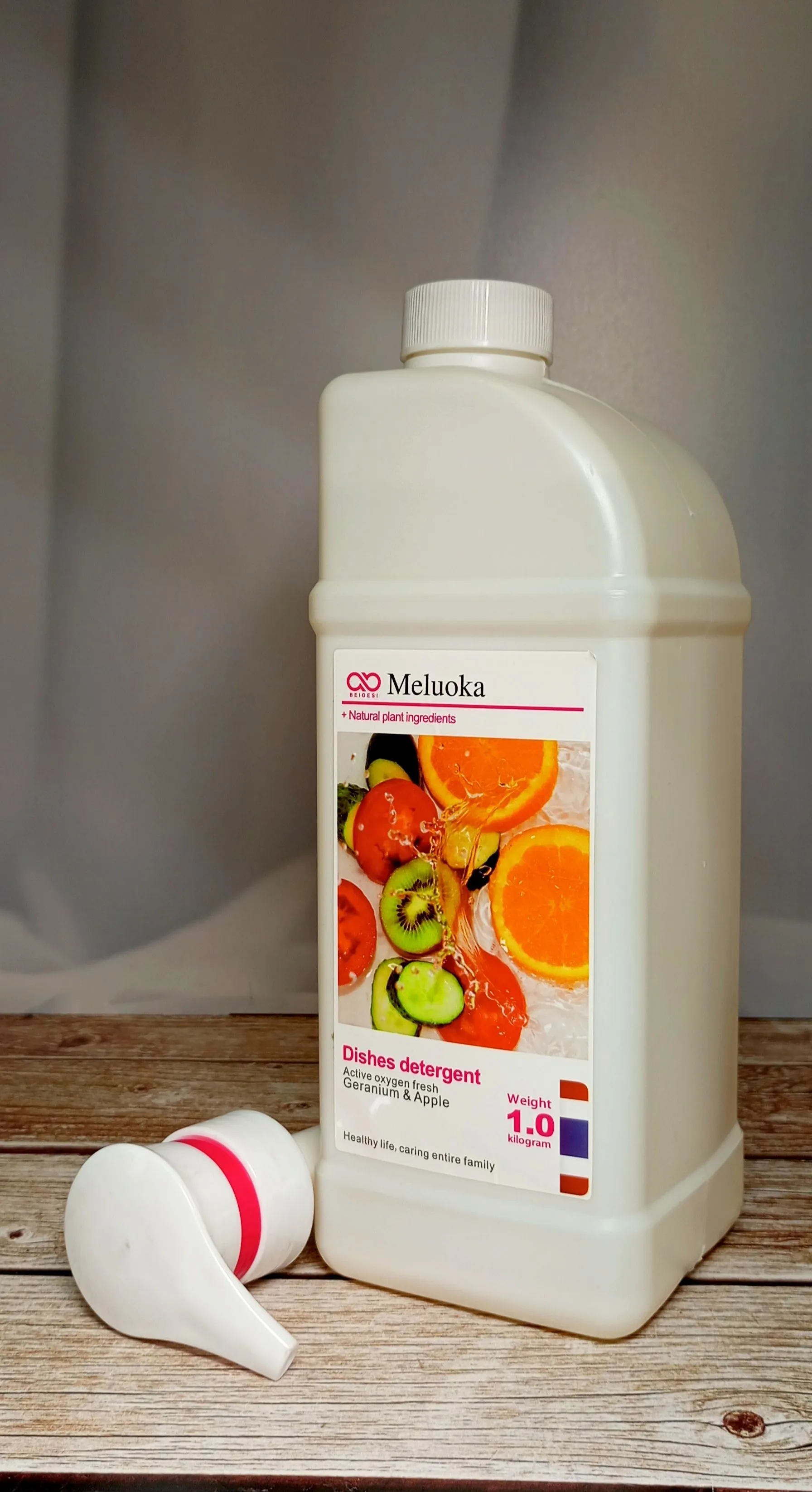 Meluoka Dishes Detergent Active Oxygen Geranim & Apple Гель для мытья посуды, фруктов и овощей на натуральных ингредиентах Герань и яблоко 1 л